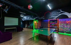 Лофт со светомузыкой и настольным теннисом