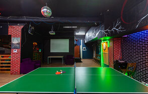Лофт со светомузыкой и настольным теннисом