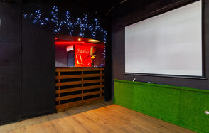 Лофт со светомузыкой и настольным теннисом