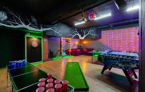 Лофт со светомузыкой и настольным теннисом