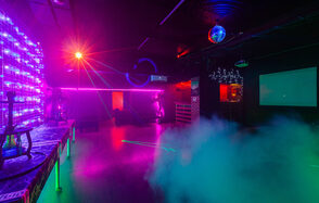 Лофт со светомузыкой и настольным теннисом