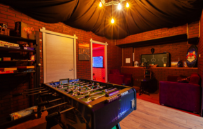 Лофт со светомузыкой и настольным теннисом