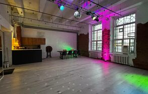 Stylish loft with high ceilings