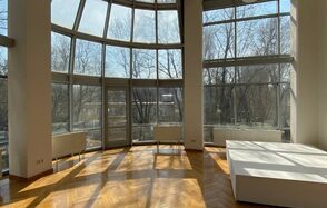 Просторная фотостудия с несколькими залами 