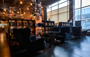 Креативный лофт с автомобилями