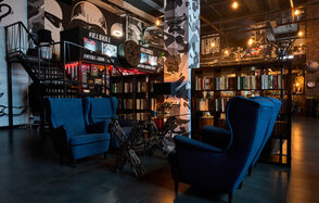 Креативный лофт с автомобилями