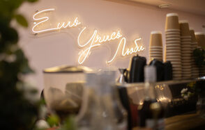 Стилизованный лофт в сине-розовых оттенках