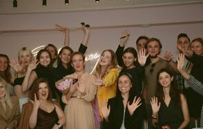 Стилизованный лофт в сине-розовых оттенках