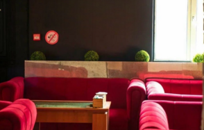 Кальянная Мята Площадка с диванами и кальянами