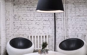 AG Loft (АГ Лофт). Белый лофт с галереей-балконом и верандой