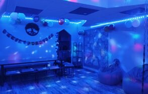 Уютный лофт с меловой стеной