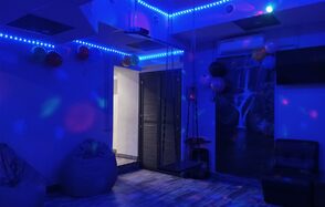 Уютный лофт с меловой стеной