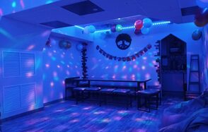 Уютный лофт с меловой стеной