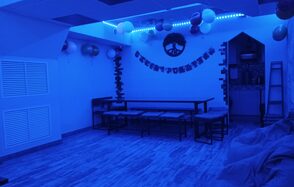 Уютный лофт с меловой стеной