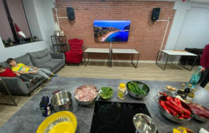 Многофункциональный лофт-кухня с островком