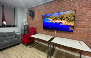 Многофункциональный лофт-кухня с островком