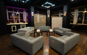 Лофт с зеркальной стеной