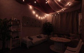 Rii Lee Loft. Стилизованный лофт с качелями