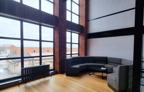 PORT 365 Просторный лофт из красного кирпича 