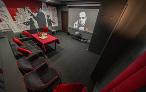 Зал в стиле "мафия"