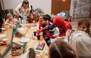 Loft с винтажными окнами для детских дней рождений