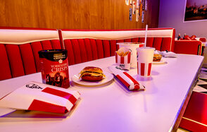 Лофт-зал в американском стиле 60-х