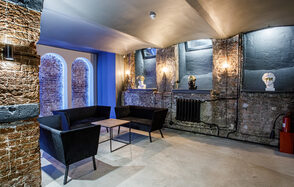 Лофт-зал с грифельной стеной