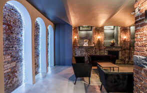 Лофт-зал с грифельной стеной