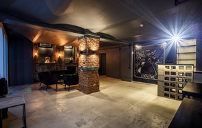 Лофт-зал с грифельной стеной