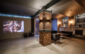 Лофт-зал с грифельной стеной