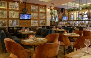 Территория  Просторный бар-ресторан