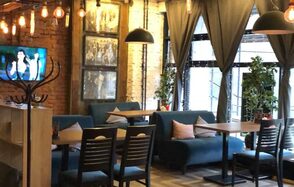 Территория  Просторный бар-ресторан