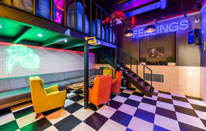 Лофт в стиле диско с двумя этажами 