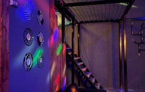 Подъём. Просторный лофт с сеткой-гамаком