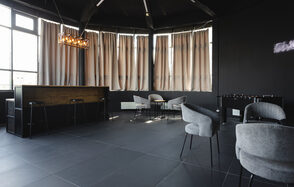 Высота Лофт Панорамный лофт в строгих тонах