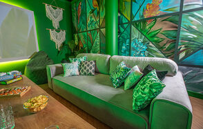 Лофт-зал в зелёных тонах