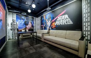 Лофт-зал в стиле инопланетного корабля