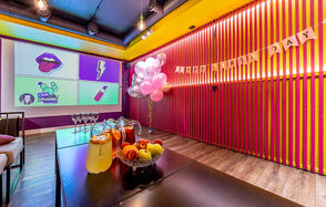 Лофт-зал в ярких тонах