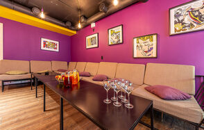 Лофт-зал в ярких тонах