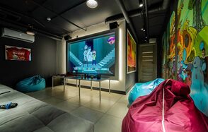 Лофт-зал с героями мультсериала