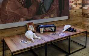 Лофт зал в стиле вестерна  