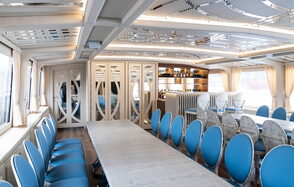 Двухпалубный теплоход премиум класса