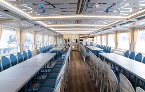 Двухпалубный теплоход премиум класса