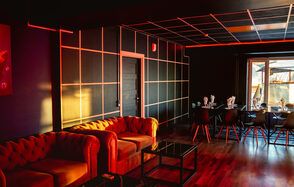 ТехноБар. Просторный лофт-зал с выходом на крышу 