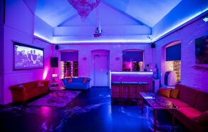 Уютный лофт с отдельным входом и внутренним двором с барбекю