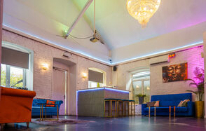 Уютный лофт с отдельным входом и внутренним двором с барбекю