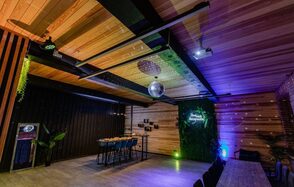 Стильный лофт с фотозоной и выходом на залив