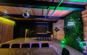 Стильный лофт с фотозоной и выходом на залив