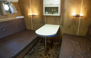 Морской ретро катер