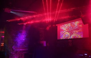 Клуб с профессиональным звуковым оборудованием